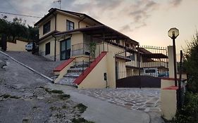 Appartamento con solo camera e bagno senza cucina